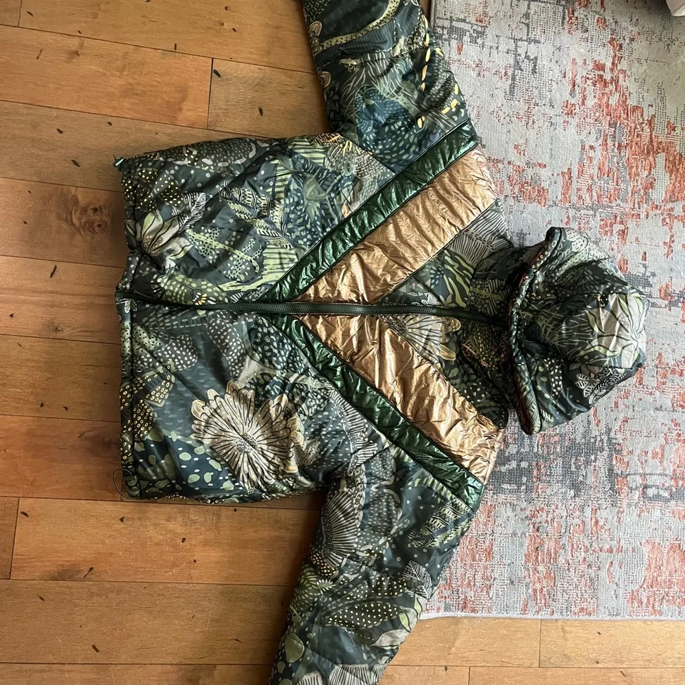 FARM Rio Green Leopard Reversible Puffer Jacket - Picture 2 of 5